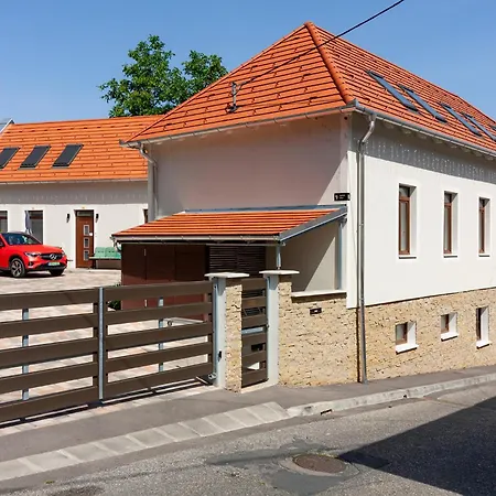 Monbuhim Premier Apartment